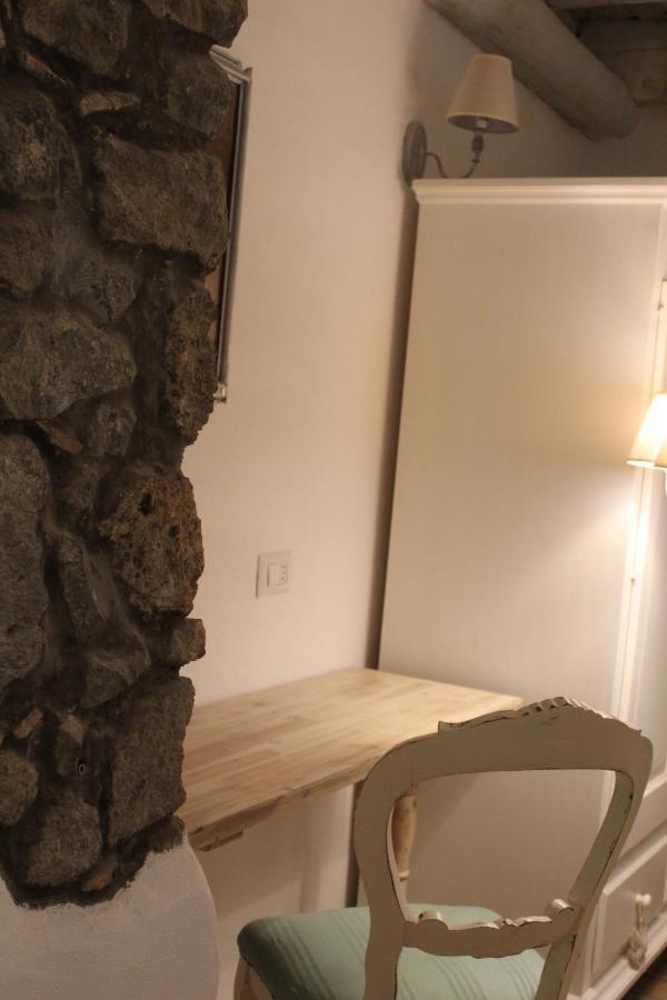 Livia'S Charming Room Trevignano Romano Bagian luar foto