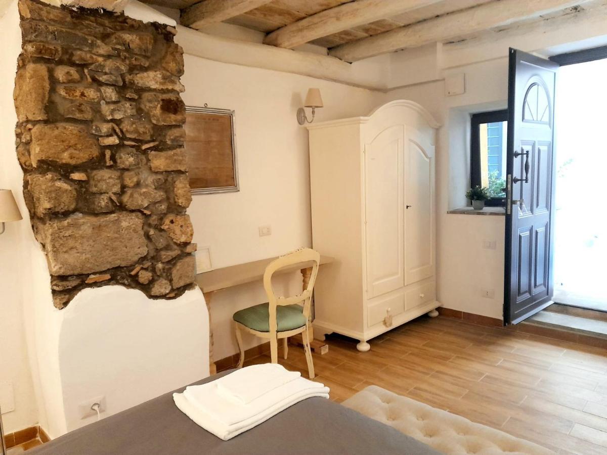 Livia'S Charming Room Trevignano Romano Bagian luar foto