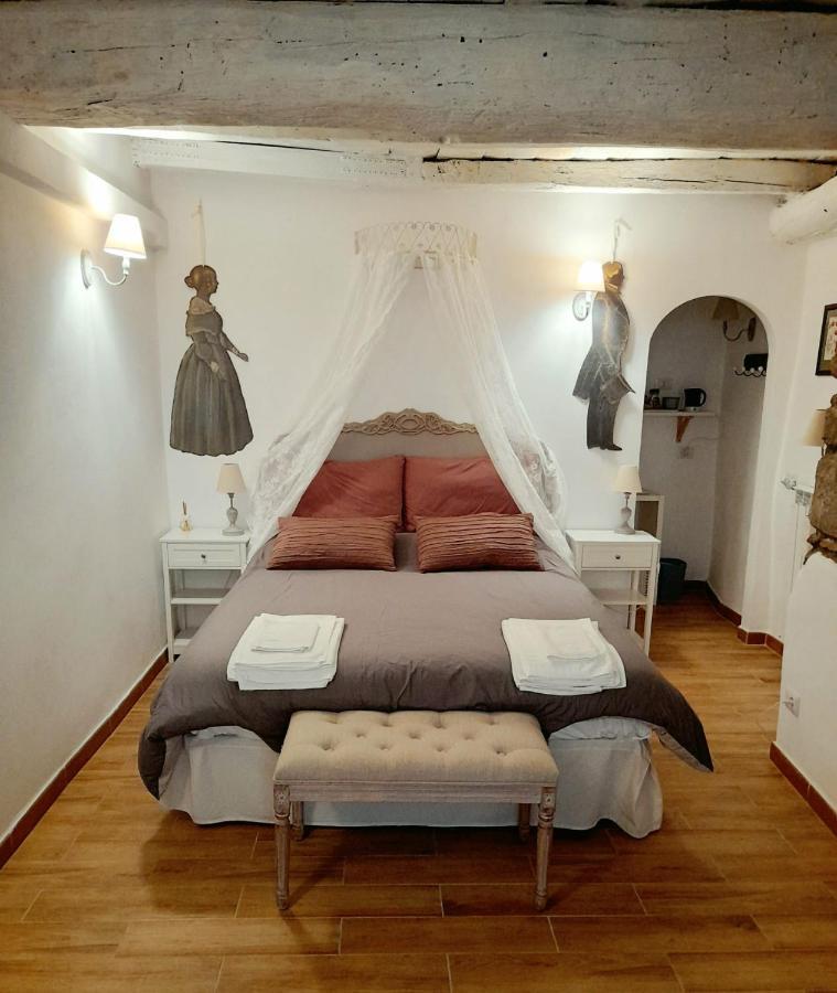 Livia'S Charming Room Trevignano Romano Bagian luar foto