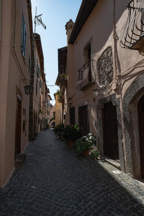 Livia'S Charming Room Trevignano Romano Bagian luar foto